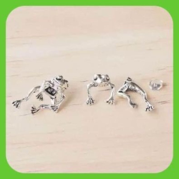 New Absolutely Adorable Beautiful Miniature Little Dudes Frog 🐸 Stud Earrings - Picture 7 of 9